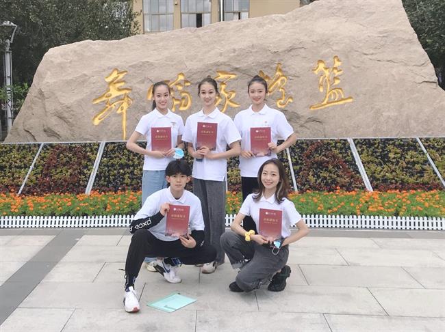 北舞五位合影.jpg 北舞五位合影.jpg