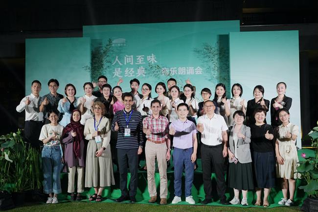 音乐朗诵会合影.jpg